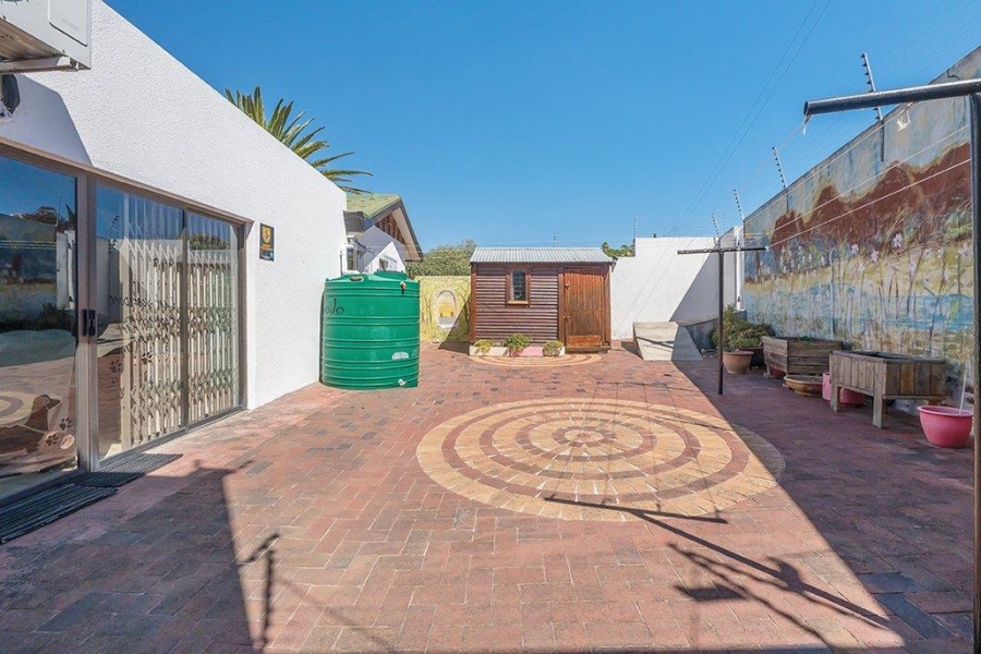 5 Bedroom Property for Sale in Strand North Western Cape